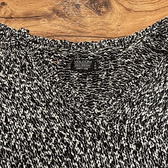 Volcom Oversized V-Neck Sweater in black and gray - Picture 3 of 3